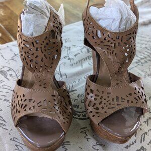Super Cute Beige Cut-Out Espadrille Sandals - Sz 8 1/2